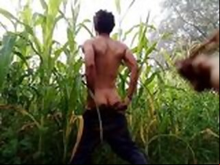 ka Priyansu ka Paani wala boyfriend ne muh me dal diya aur maalis krtr kheton mai muth maari priyansu